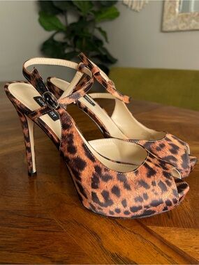 Women’s nine wear leopard print peep toe ankle strap heels